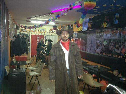 2. 18 Maske party (1)