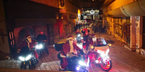 Santa-Claus-on-the-Road-33