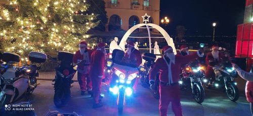 Santa-Claus-on-the-Road-38