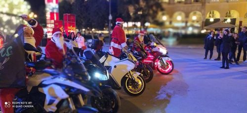 Santa-Claus-on-the-Road-42