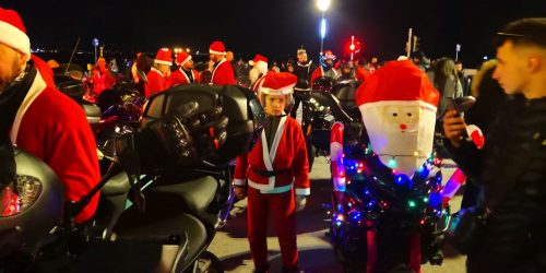 Santa-Claus-on-the-Road-10