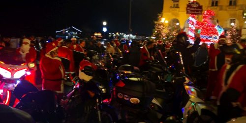 Santa-Claus-on-the-Road-7