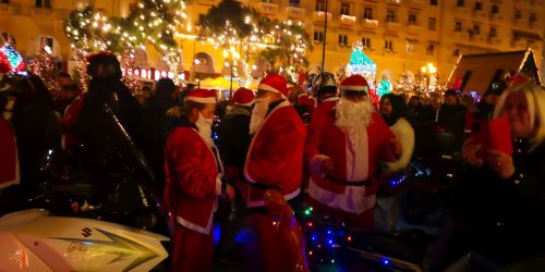 Santa-Claus-on-the-Road-8