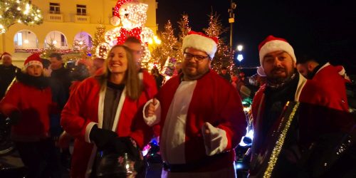 Santa-Claus-on-the-Road-9